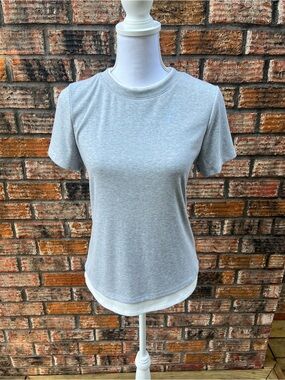 Nine Britton Medium Women’s Heather Gray Short Sleeve Crewneck Top Stitch Fix